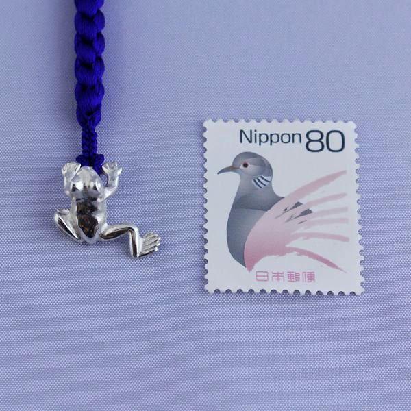 根付（銀製）蛙・かえる・カエル 足伸 豆 : 京都工芸舎 Yahoo!店