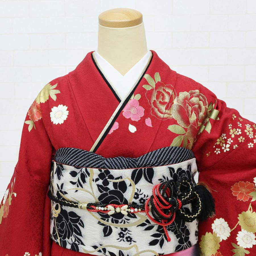 C 豪華 シンプルデザイン 金通し 赤 黒 正絹 振袖 成人式 着物 九重×中村里砂 からし色系金茶地×赤白金の豪華振袖は圧巻の華やかさ