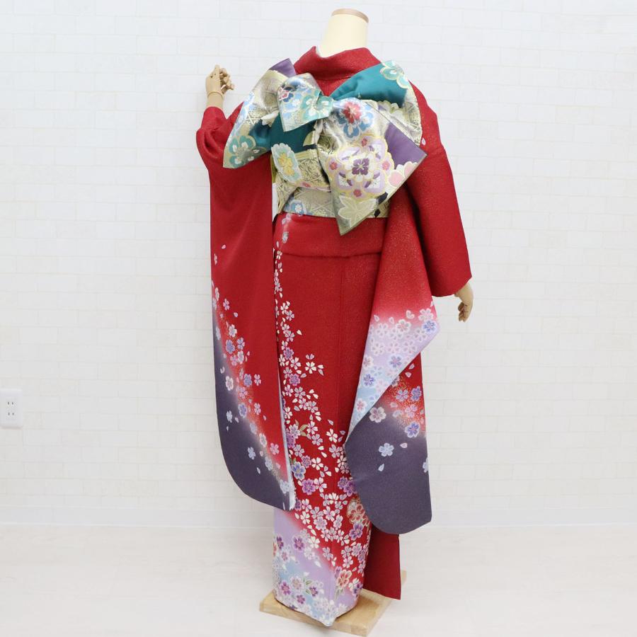 晴れの日を雅やかに彩る　未使用級の正絹振袖フルセット　身丈163 裄67 正統派古典 赤/黒/白 御所車柄/牡丹柄 人気 上品 可愛い 伝統的古典