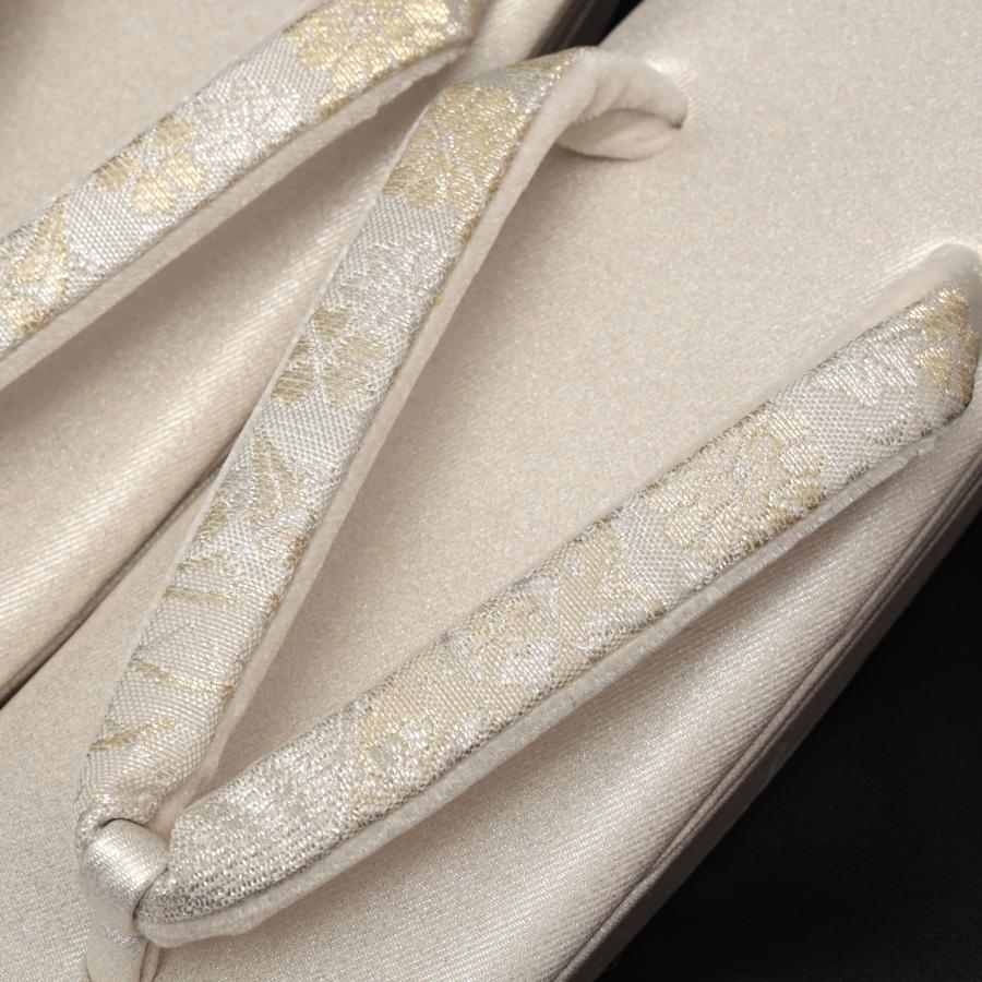 草履バッグセット 紗織 銀 シルバー  草履 Lサイズ 23.5-24.5cm 留袖 訪問着 フォーマル 礼装用 レディース 痛くない 和装バッグ 靴 下駄 履物の画像