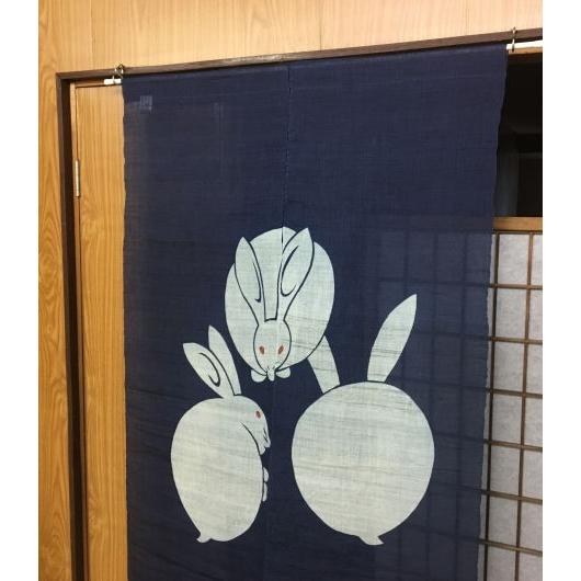 本麻のれん いろは兎 兎三匹 うさぎ 紺地 和風 麻のれん 手描き