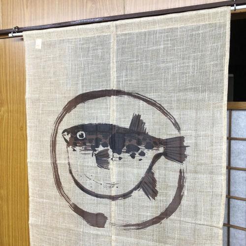 のれん ロング丈 ふぐ 麻混のれん ベージュ 和風 フグ ふく 河豚 暖簾 麻 ポリエステル 創作和風のれん 85cm 150cm 縁起物 N 485 和雑貨の店京美2号店 通販 Yahoo ショッピング