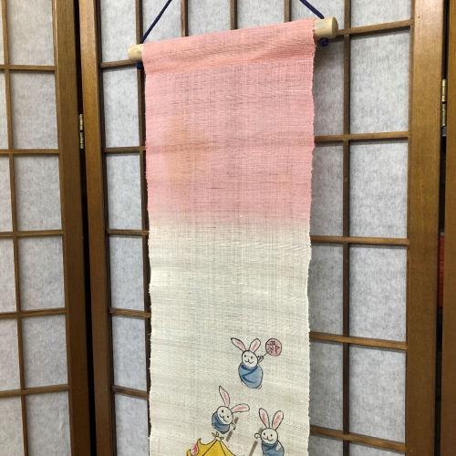 タペストリー 本麻 うさぎの神輿 棒付き 手描き 壁掛け インテリア