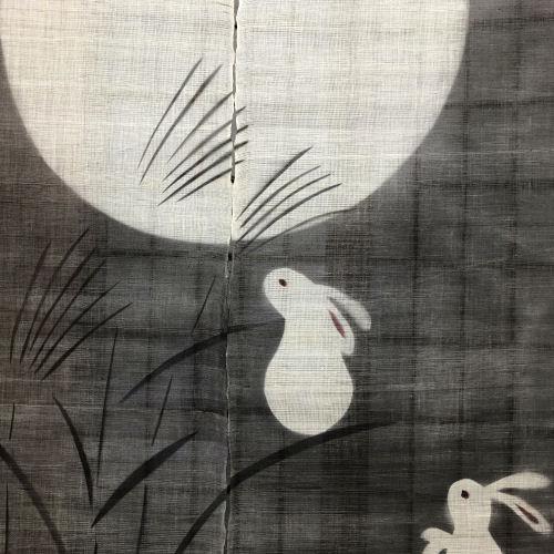 手描き麻暖簾【芒に蟋蟀】手染　麻のれん　巾82×169cm　一点物　アンティーク 楽天市場】麻のれん 「蔦葛」 手描きのれん のれん 本麻 万葉舎