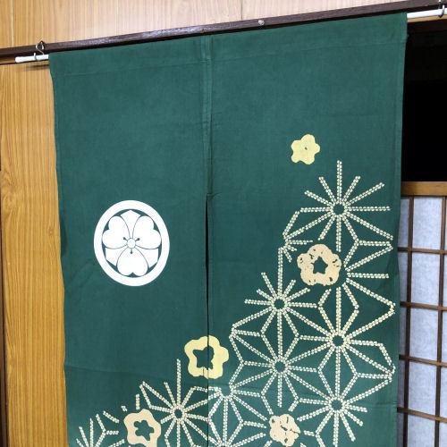 草木染め麻のれん　梅絵柄 草木染め麻のれん 梅絵柄 草木染め麻のれん 梅絵柄 麻のれん 「梅」 漆