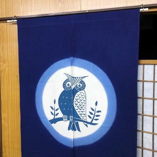 手描き麻暖簾【鳥と忍草】手染め のれん 巾81×144cm　一点物　アンティーク 家紋入り藍染めのれん 「ふくろう」 のれん 手描きのれん 下り藤