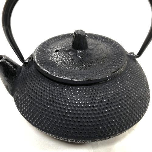 南部鉄器 急須 0 5l 南部急須 鉄瓶 丸型アラレ 茶こし 日本製 南部鉄瓶 鉄 南部鉄 おしゃれ 茶器 伝統工芸 鉄器 鉄分補給 箱入り 贈り物 Zak 198 和雑貨の店京美2号店 通販 Yahoo ショッピング