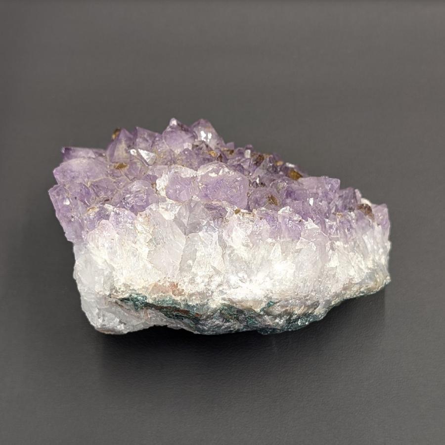 アメジストクラスター 554g Ag1 紫の結晶が光り輝くオブジェ 神秘の