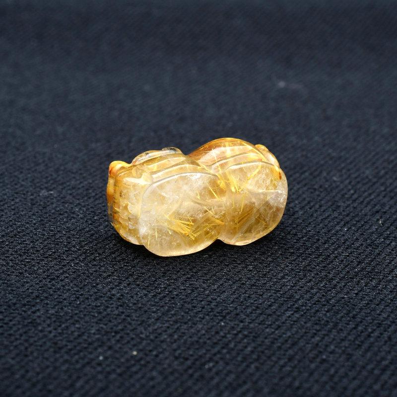 天然石 【太金針の圧倒的オーラ☆】1点物 ゴールド タイチンルチル クォーツ 貔貅 ヒキュウ 【GHHKU8】4g 金運 仕事運 勝負運 お守り 貫通穴あり 京海堂の画像