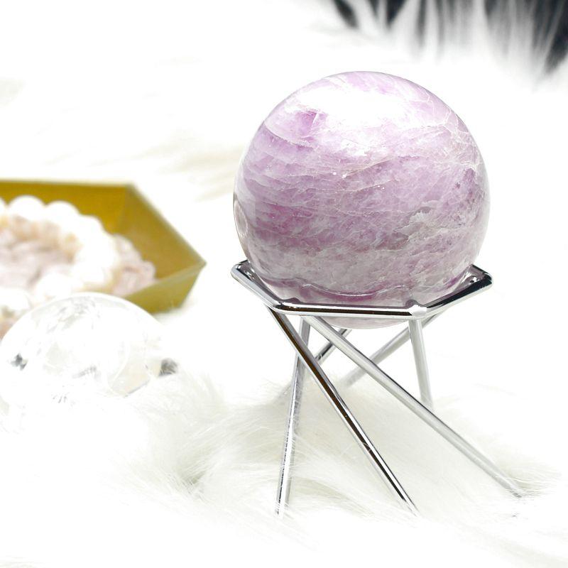 薄藤色の優美】クンツァイト スフィア 約40.5mm 109g GHKN1 台座付き