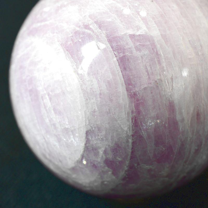 薄藤色の優美】クンツァイト スフィア 約40.5mm 109g GHKN1 台座付き