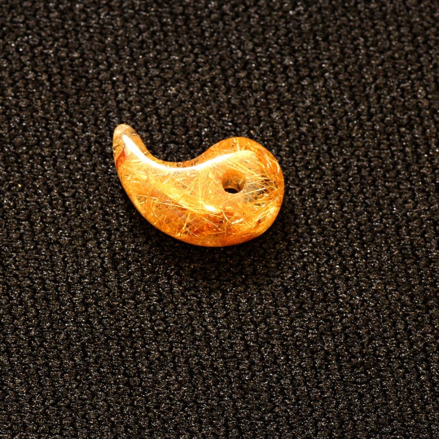 天然石 勾玉ゴールドルチル 約0.7g 濃厚なルチルの存在感 仕事運 成功 お守り GHM24 交換用ゴム＆巾着付 財運 石 京海堂の画像