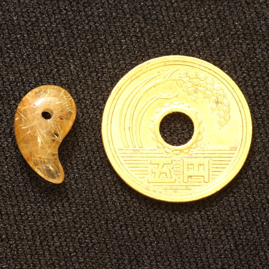 天然石 勾玉ゴールドルチル 約0.8g 優しいゴールドカラー 仕事運 成功 お守り GHM26 交換用ゴム付＆巾着付 財運 石 京海堂の画像