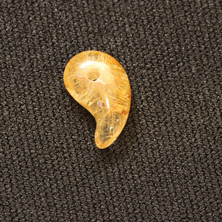 天然石 勾玉ゴールドルチル 約0.8g 優しいゴールドカラー 仕事運 成功 お守り GHM26 交換用ゴム付＆巾着付 財運 石 京海堂の画像