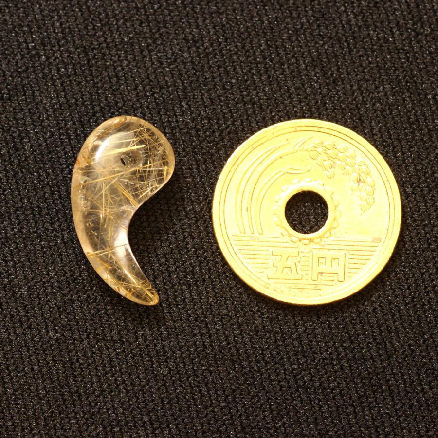 天然石 勾玉ゴールドルチル 約1.8g 透明感の中に輝くルチル 仕事運 成功 お守り GHM30 スエードコードor交換用ゴム付＆巾着付 財運 石 京海堂の画像