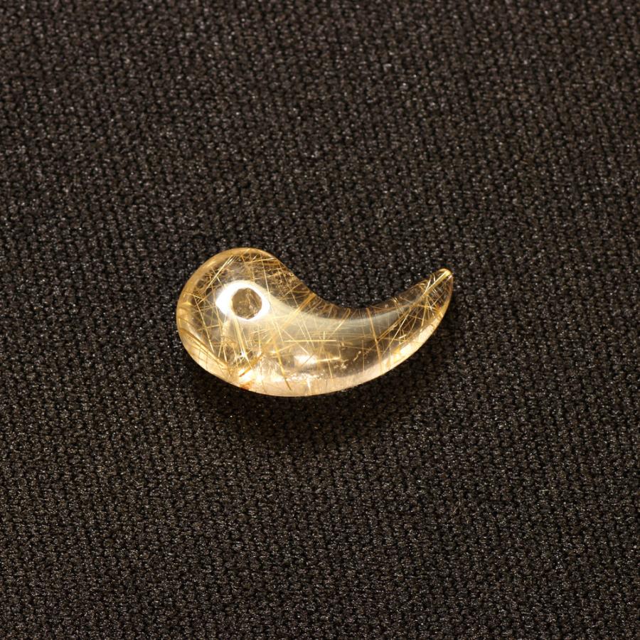 天然石 勾玉ゴールドルチル 約1.8g 透明感の中に輝くルチル 仕事運 成功 お守り GHM30 スエードコードor交換用ゴム付＆巾着付 財運 石 京海堂の画像