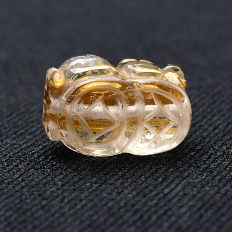 天然石 【艶やかな透明感と太金針の迫力】1点物 ゴールド タイチンルチル クォーツ 貔貅 ヒキュウ 【GHHKU4】3g 金運 商談 勝負運 お守り 貫通穴あり 京海堂の画像