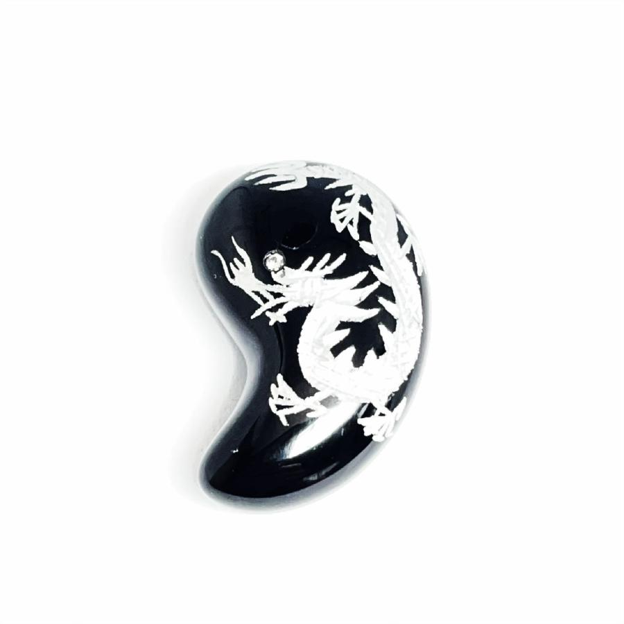 天然ダイヤモンド入りのチャーム 勾玉 銀彫黒瑪瑙 オニキス 金運 勝負