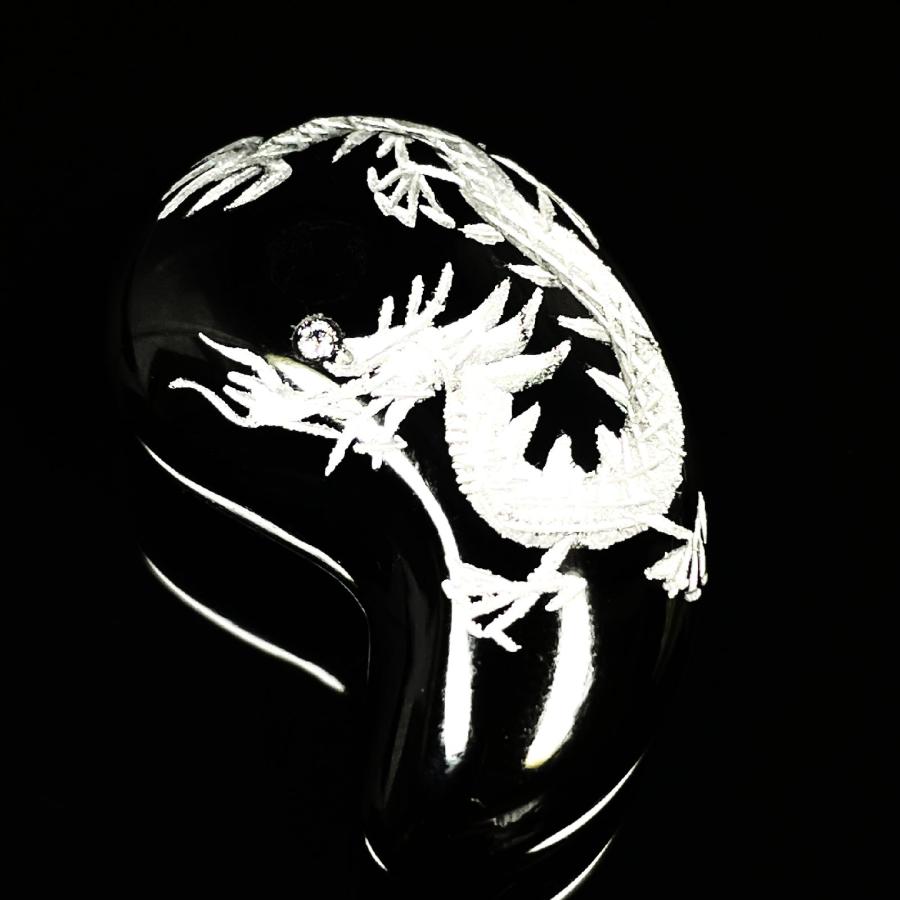 天然ダイヤモンド入りのチャーム 勾玉 銀彫黒瑪瑙 オニキス 金運 勝負