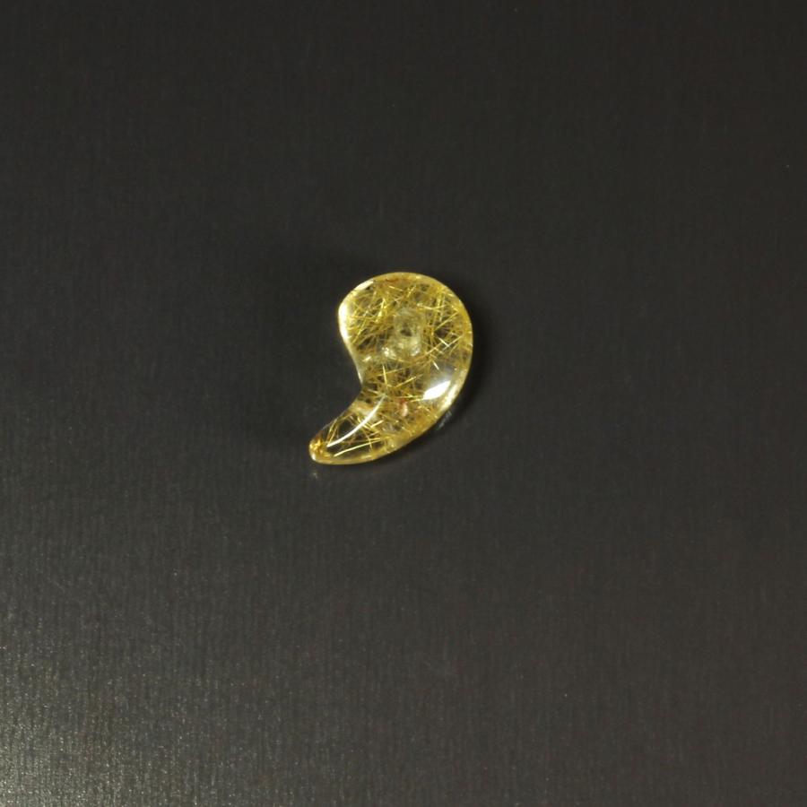 おすすめ一点物 透明度抜群 ゴールドルチル 勾珠Ｍｒ55 金針水晶 お守り効果 力が宿る パワーストーン   プレゼントの画像