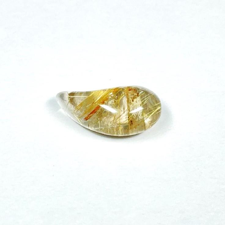 1本の光が差し込む!! 一点物 ゴールドタイチンルチル 勾珠Ｍ R8 0 金針水晶 不思議な力 天然石 最強金運の画像
