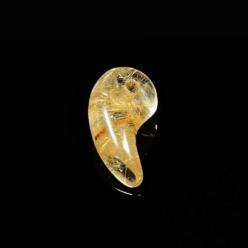 1本の光が差し込む!! 一点物 ゴールドタイチンルチル 勾珠Ｍ R8 0 金針水晶 不思議な力 天然石 最強金運の画像