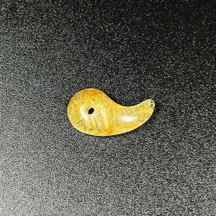 黄金色のルチルが愛くるしい!!】現品一点物 ゴールドルチル 勾玉