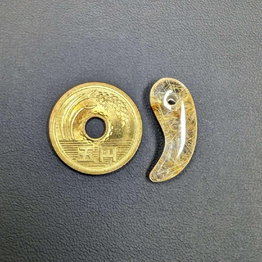 美しさの中の格好良さ!! 一点物 ゴールドルチル 勾珠 MR94 金針水晶