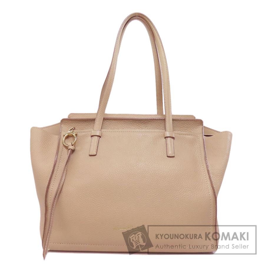 Salvatore Ferragamo サルヴァトーレフェラガモ エイミー ガンチーニ 