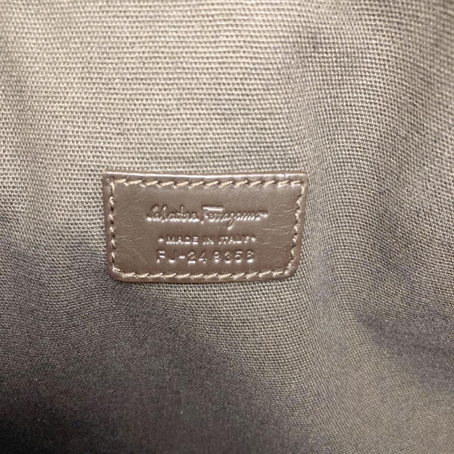 Salvatore Ferragamo サルヴァトーレフェラガモ ガンチーニ金具