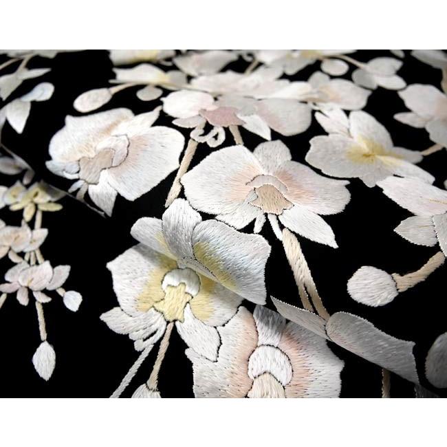 N551 振り袖 黒地 金糸銀糸 刺繍 豪華花束文様 梅 熨斗 正絹 N551 振り袖 黒地 金糸銀糸 刺繍 豪華花束文様 梅 熨斗 正絹