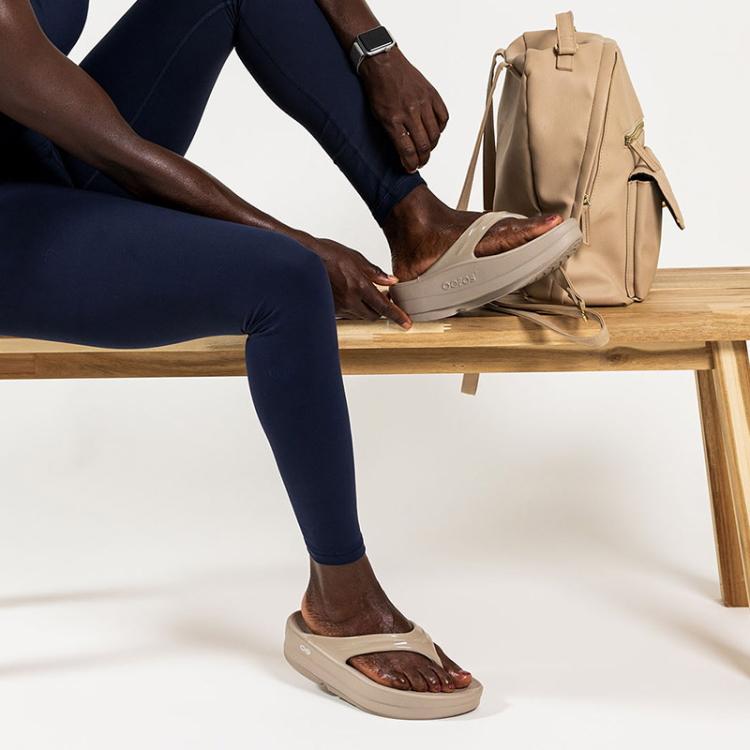 OOFOS OOmega ウーメガ ウーフォス サンダル 厚底 リカバリー