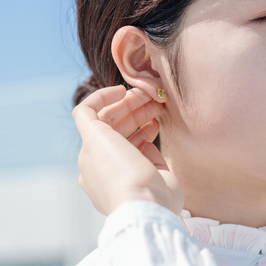 誕生石 8月 ピアス レディース ペリドット 橄欖石 10金 K10 イエローゴールド 黄緑 四角 友達 彼女 妻 プレゼント ギフト L&Co. エルアンドコーの画像