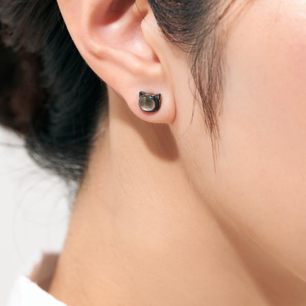 ピアス レディース K10 10金 イエローゴールド スタッドピアス 猫 ネコ ねこ 白猫 黒猫 白蝶貝 黒蝶貝 L&Co. エルアンドコーの画像