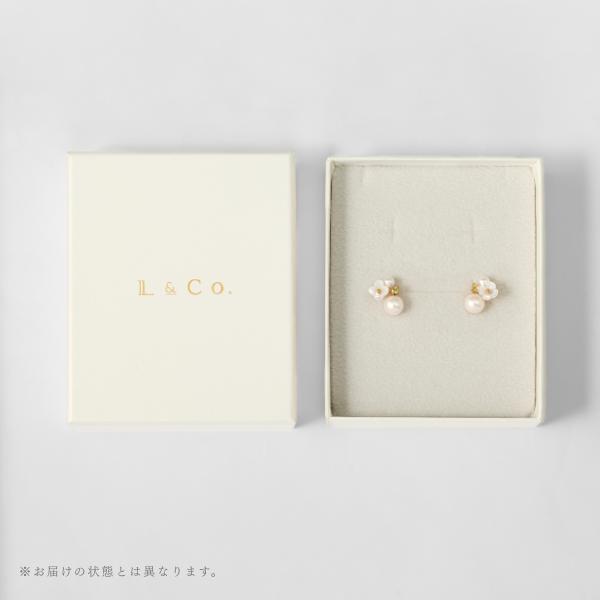 K10  ピアス  フラワーシェル  淡水パール パール 真珠 ペリドット 大人 ギフト L&Co.（エルアンドコー）の画像
