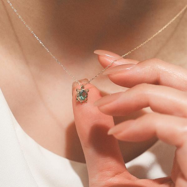 ネックレス K10 カメ  カラーストーン 10金 イエローゴールド 亀 かめ シンプル かわいい  L&Co. エルアンドコー　海の生き物　アニマルの画像