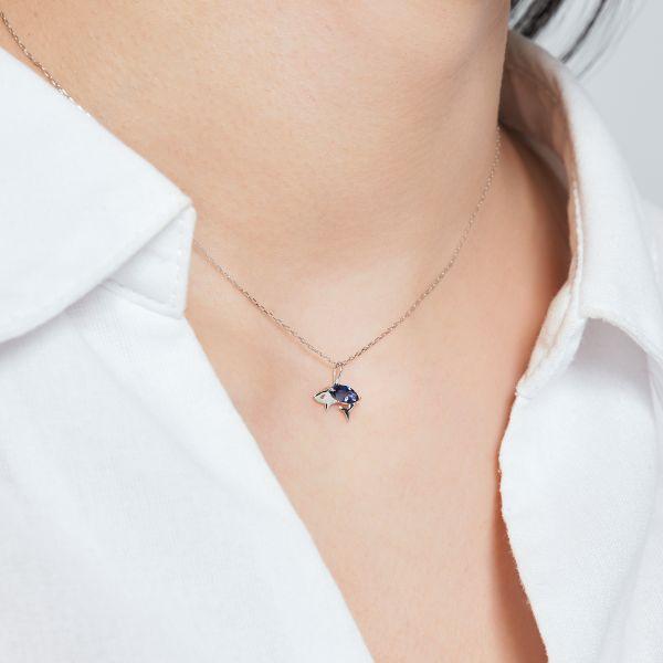 ネックレス K10 ホワイトゴールド カラーストーン　WG サメ さめ アイオライト L&Co.（エルアンドコー）海の生き物 | Jewel closet by L&Co. | 01