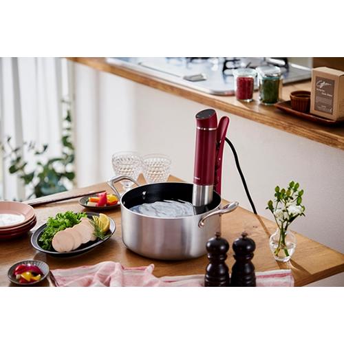 アイリスオーヤマ 低温調理器 スリム LTC‑02‑R（カシスレッド） アイリスオーヤマ LTC-02-R [カシスレッド] 価格比較 - 価格.com