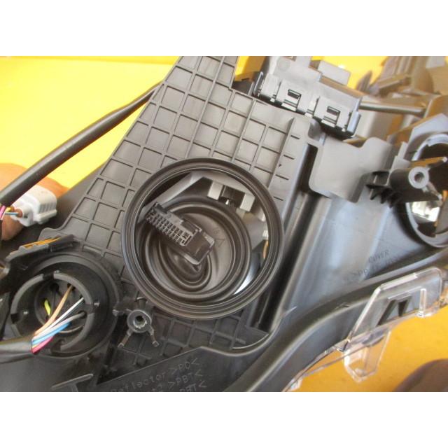 TOYOTA 81145-42832 RAV4 右ヘッドライトSTANLEY RAV4(AXAH52/AXAH54/MXAA52/MXAA54)用 純正LEDヘッドライト 右側 運転
