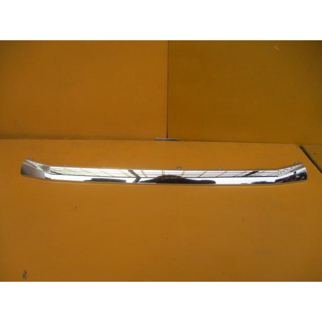 80VOXY後期用純正フロントバンパーモールディング品番52711-28220 ヴォクシーZS 80系 ZRR80W ZRR85W 後期 純正フロントバンパーメッキ