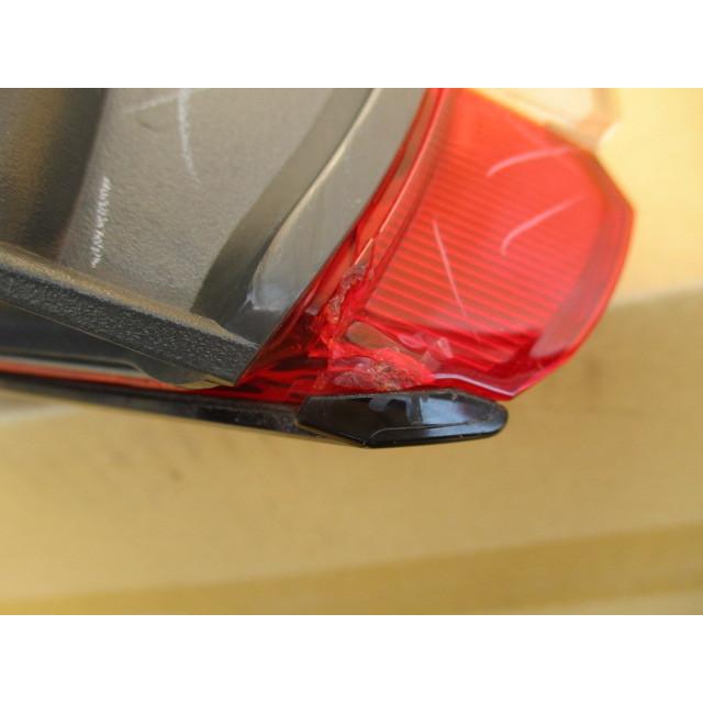 ハリアー(ZSU60W ZSU65W)用!純正テールライト テールレンズ 右側