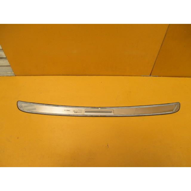 プレマシー CW系 CWEAW CWEFW 前期 純正リヤバンパーステップガード