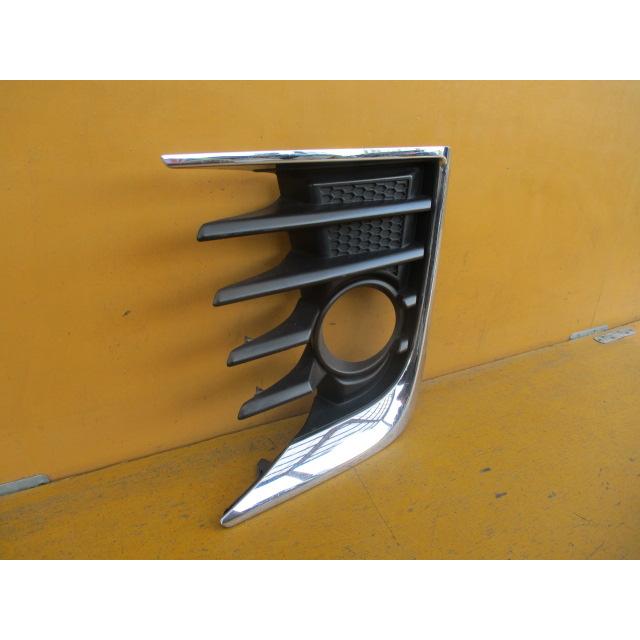 ヴォクシー ZRR80W ZS 前期 純正フロントバンパー ホールカバー左