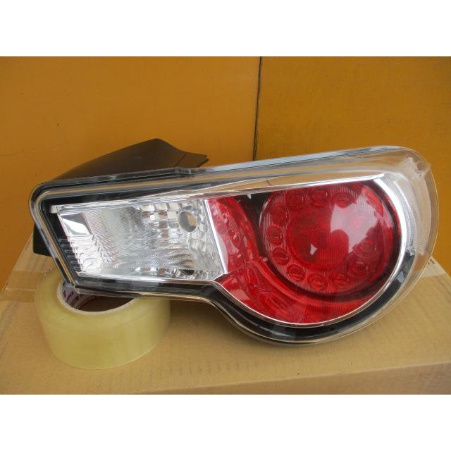 86 テール　右側 86 トヨタ86 DBA-ZN6 右テールレンズ Koito 220-60082 220-60084 SU003