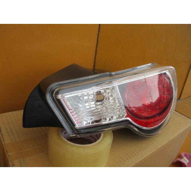 86 トヨタ86 DBA-ZN6 右テールレンズ Koito 220-60082 220-60084 SU003