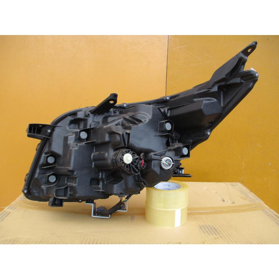 NOAH ノア Si ZRR80W ZRR85W ZWR80W 80系 後期 純正右ヘッド NOAH ノア Si ZRR80W ZRR85W ZWR80W 80系 後期 純正右ヘッド