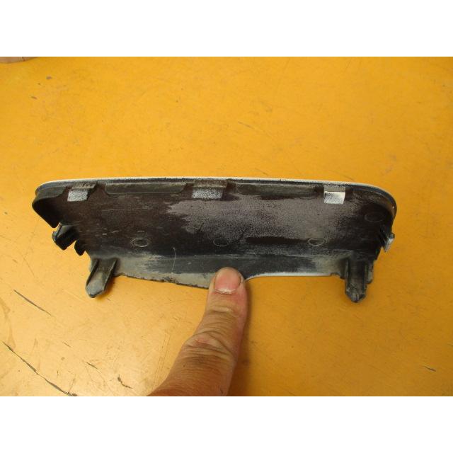 ワゴンR MH23S純正フロントバンパースポイラーの牽引フックカバー