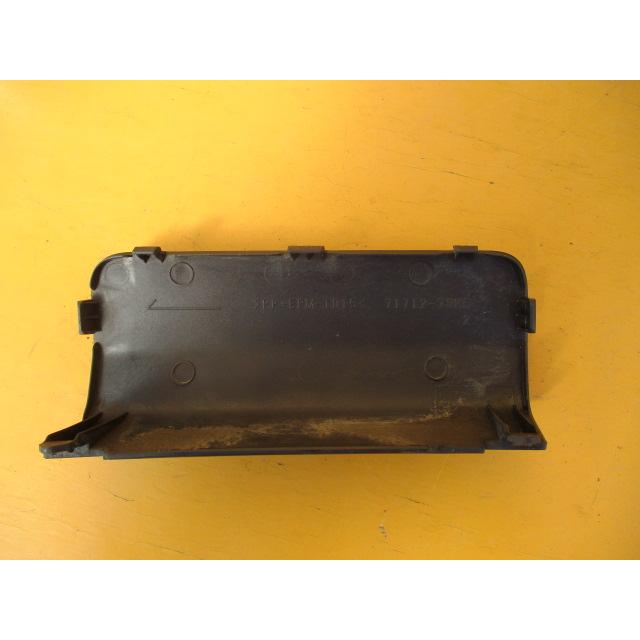 ワゴンRスティングレー MH23S 純正フロントバンパー牽引フックカバー