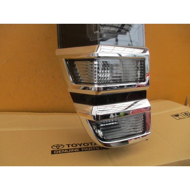 ヴォクシー/VOXY(ZRR80/ZRR85系)後期用!純正テールレンズ 純正 ヴォクシー/VOXY(ZRR80/ZRR85系)後期用!純正テールレンズ 純正