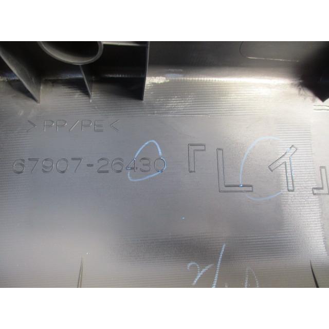 ハイエース レジアスエース 200系 純正スカッフプレート左側 純正